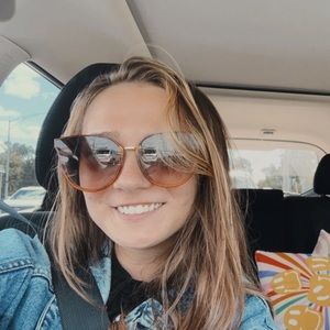 Meet your Posher, Ella